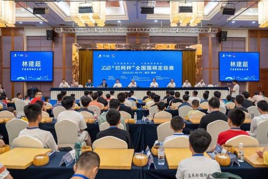英语老师的胸好软我把她强了